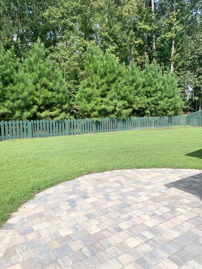 Foto del edificio - Beautiful 4 bed home with fenced yard!