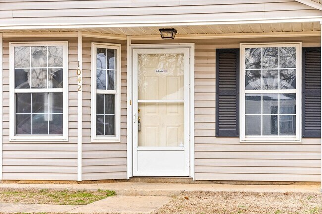 Foto del edificio - 1042 Shadow Ridge Ave