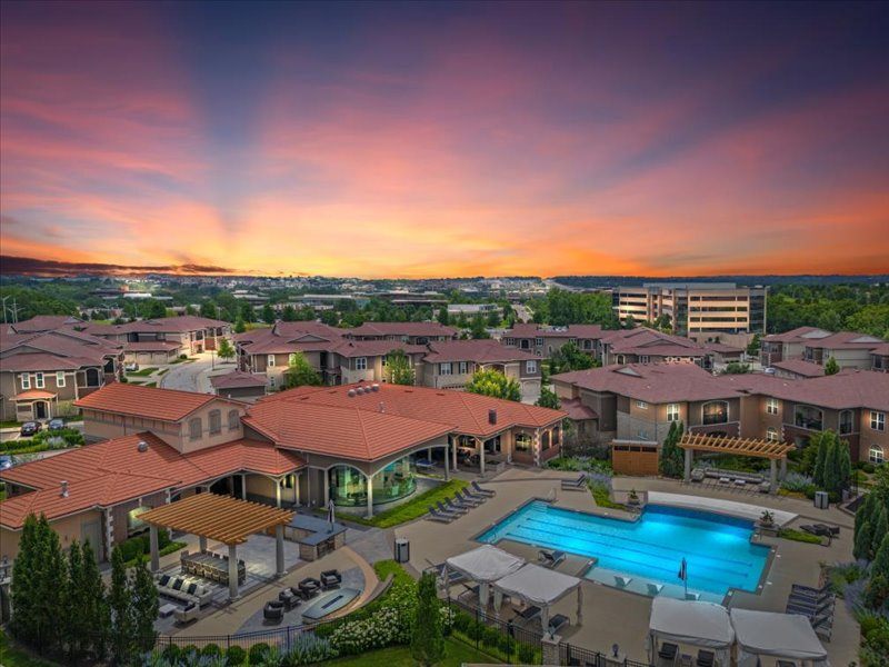 Foto principal - Sorrento at Deer Creek Apartment Homes