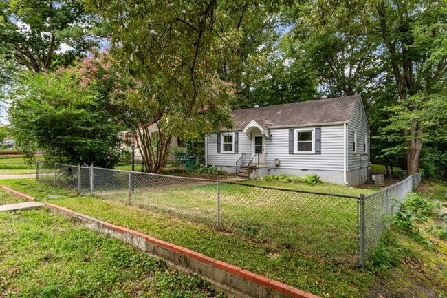 Building Photo - 1710 Westhill Rd