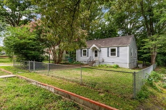 Building Photo - 1710 Westhill Rd