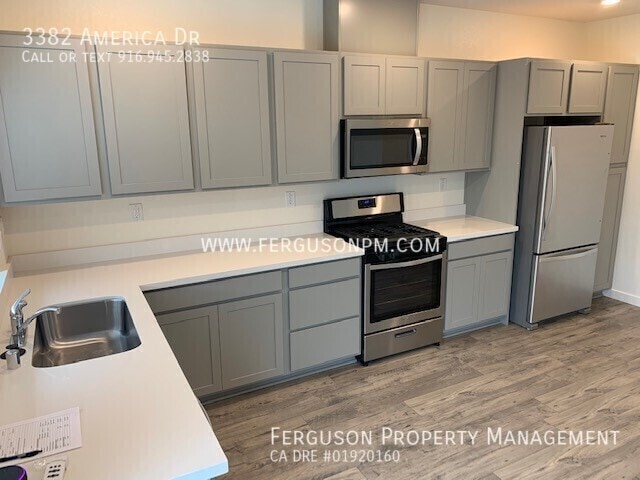 Building Photo - 3382 America Dr