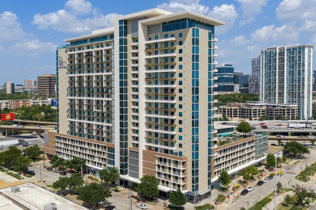 Exterior View of 1400HiLine - 1400HiLine