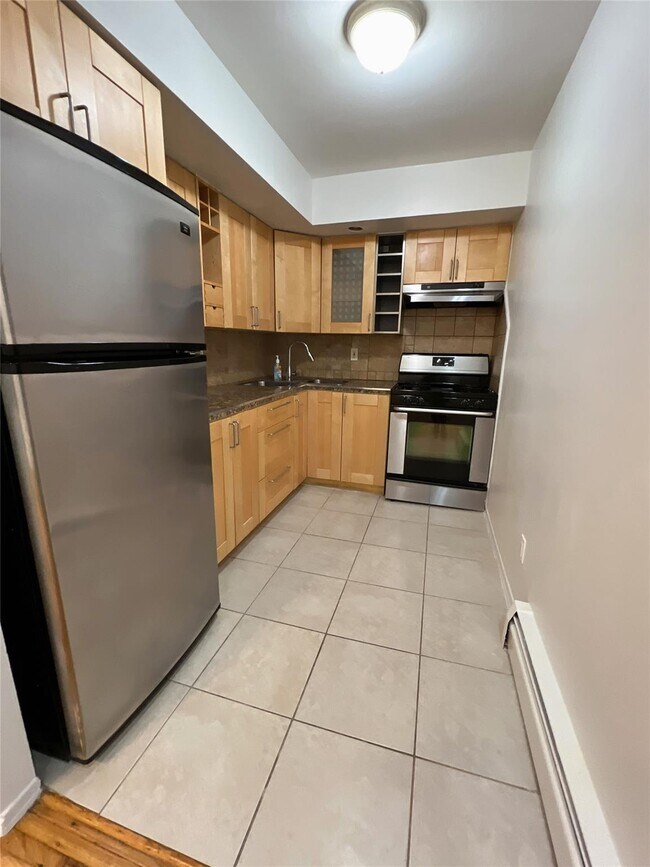Foto del edificio - 240- 10 68th Ave