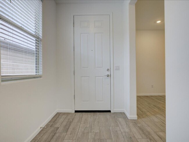 Foto del edificio - 3 Bedroom, 2 Bathroom with flex/office room!!