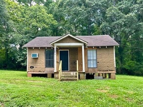 Building Photo - 720 Searcy Ave