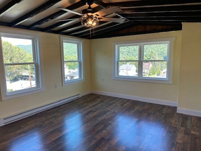 Foto del edificio - Line Mountains School District 2nd Floor 2...