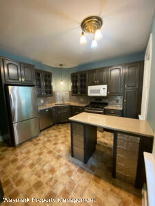 Building Photo - 5 br, 2 bath House - 104 W. South Street