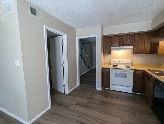 Foto del edificio - 2 Bedroom/1.5 Bathroom Townhouse in South ...