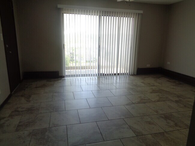 Foto del edificio - 6131 Marshall Ave