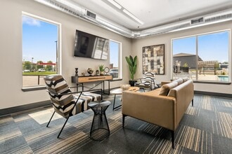 Building Photo - The Overture on Cliff