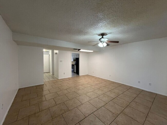 Foto del edificio - 842 N 62nd St