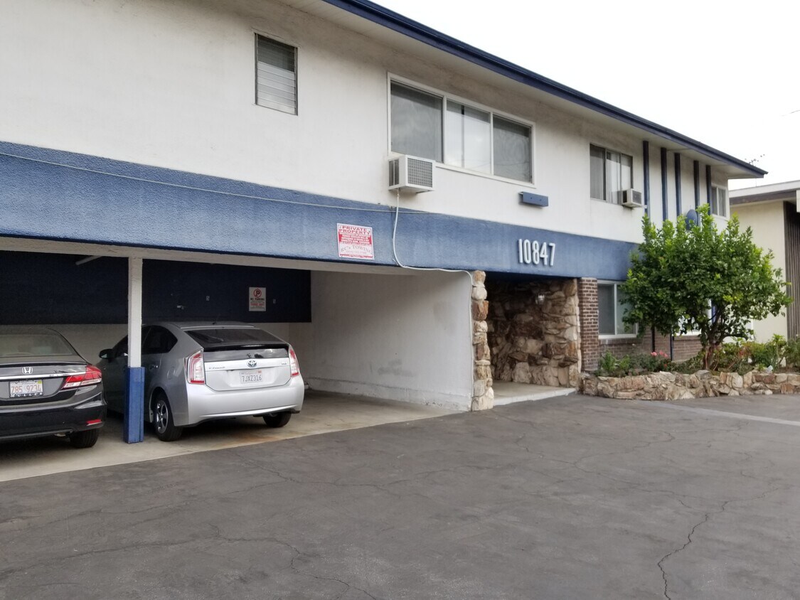 FRONT OF BUILDING - 10847 Hortense St