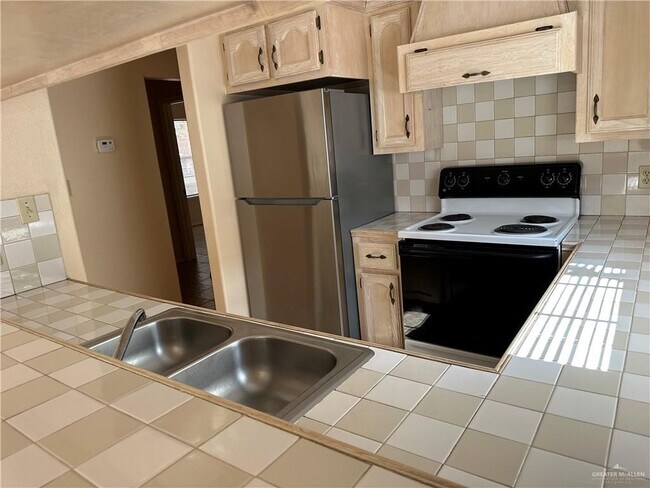 Foto del edificio - 16 West Dr