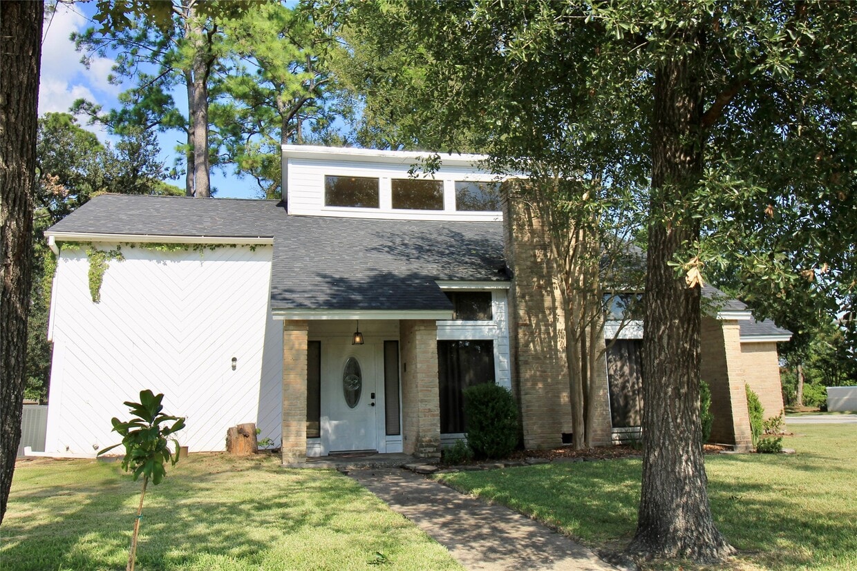 Primary Photo - 4701 Spring Ln
