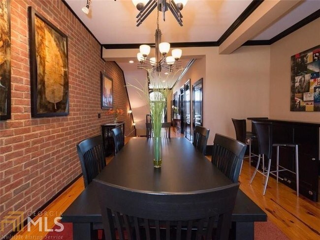Foto del edificio - 5512 Glenridge Dr