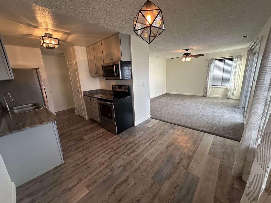 Primary Photo - 2 Bedroom, 1 Bathroom Unit in Reno!