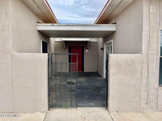 Building Photo - 10421 Ashwood Dr