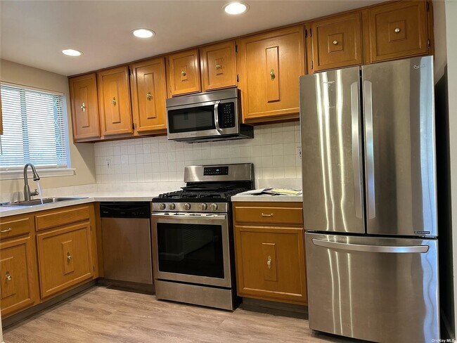 Building Photo - 264 Sagamore Hills Dr
