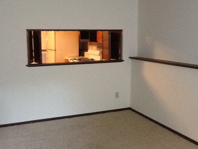 Building Photo - 2300 Yorktowne Dr