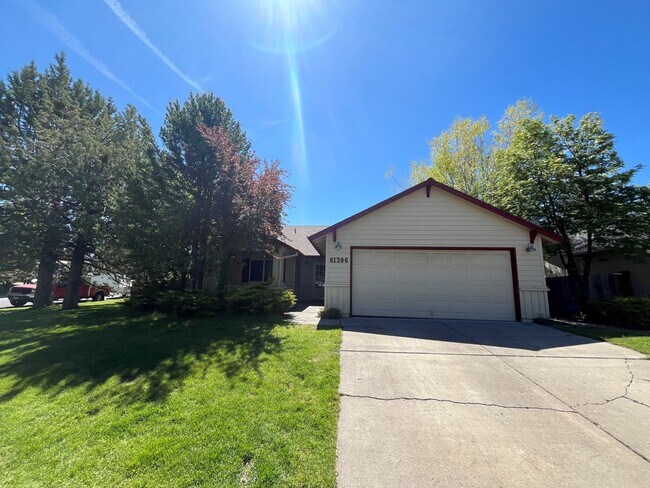 Foto del edificio - Cozy SE Bend 3 Bed/2 Bath Home on Large Co...