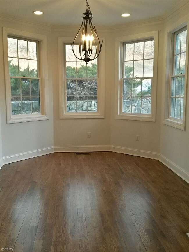 Building Photo - 4 br, 5.5 bath House - 67 Weed St