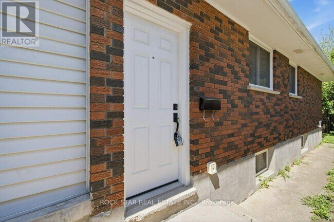 Building Photo - 43 Maitland St
