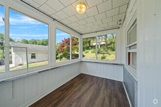 Building Photo - 1290 Lakes