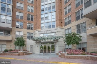 Building Photo - 11800 Sunset Hills Rd