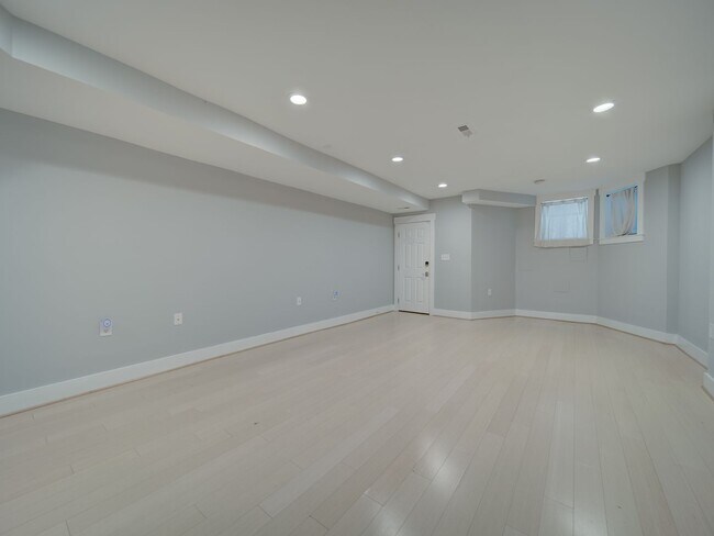 Foto del edificio - 1022 Park Rd NW