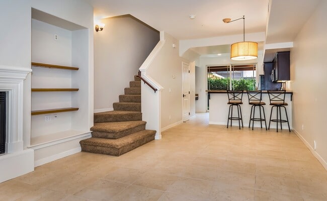 Building Photo - Spacious 3/2.5 Condo w/ Detached 1 Car Garage