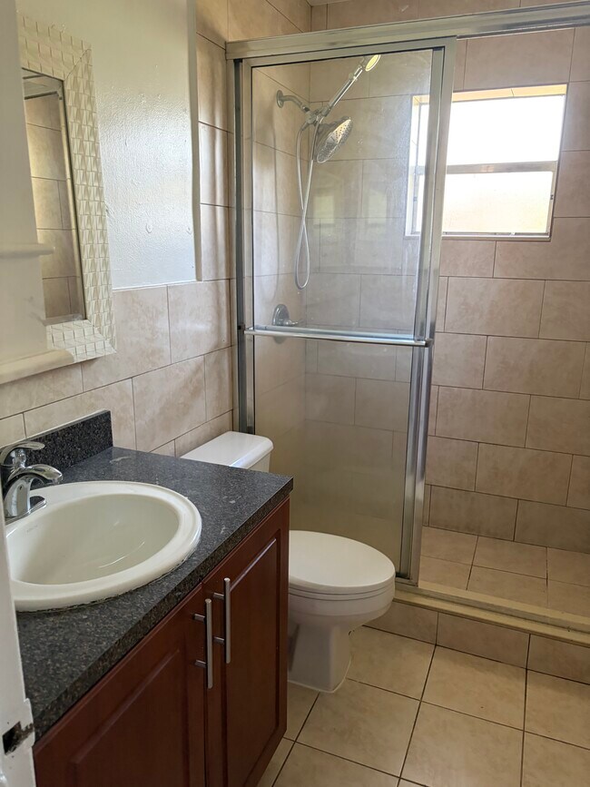 Building Photo - 1440 SW 41st Ave