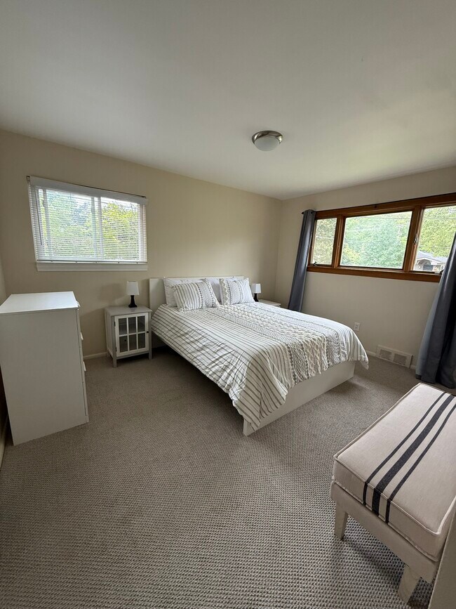 Foto del edificio - 2416 Medford Rd