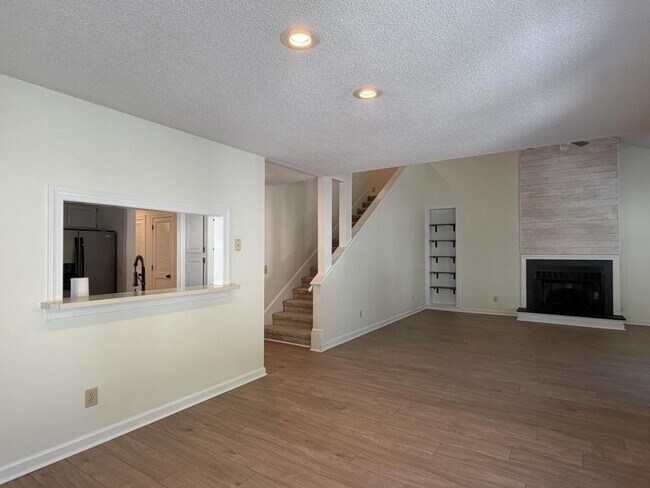 Photo - 305 Wimbledon Ct Townhome