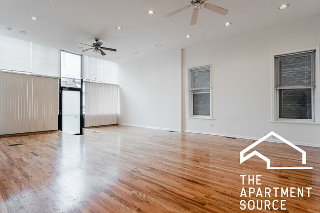 Foto del edificio - 2454 N Southport Ave