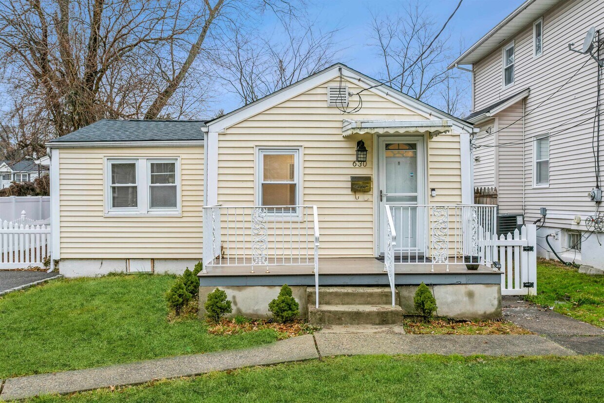 630 Harvard St, New Milford, NJ 07646 Condo for Rent in New Milford, NJ