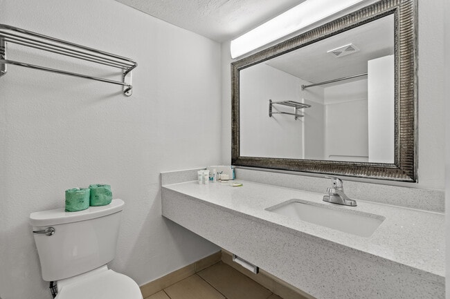 Building Photo - 5400 N Ocean Blvd