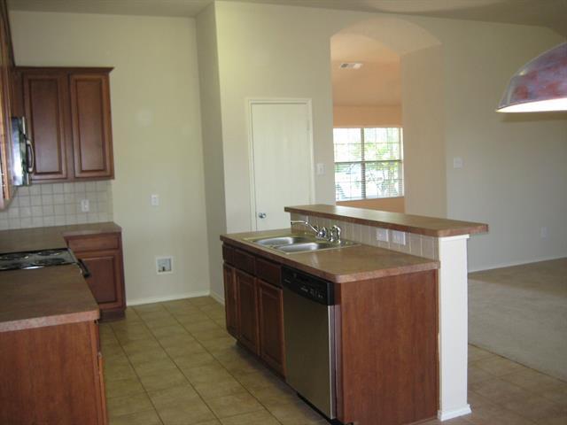 Building Photo - 704 Calender Ct