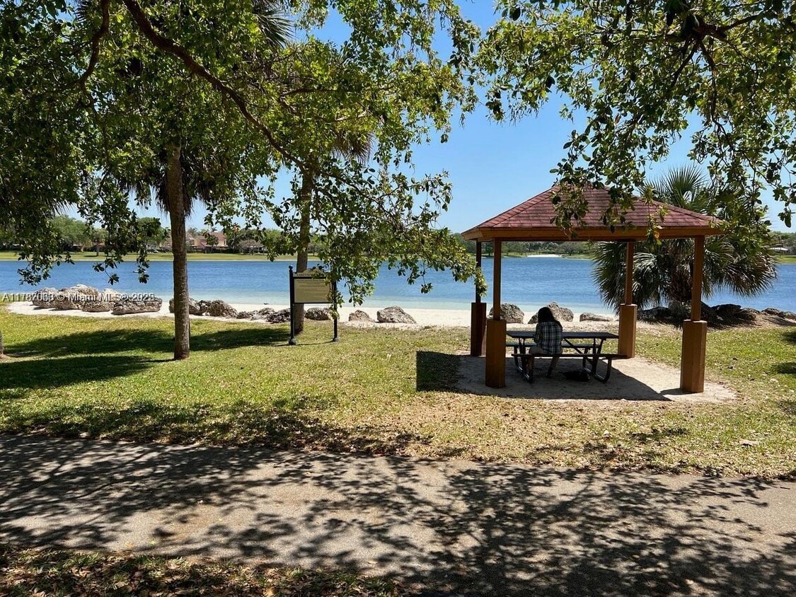 Primary Photo - 9715 Hammocks Blvd