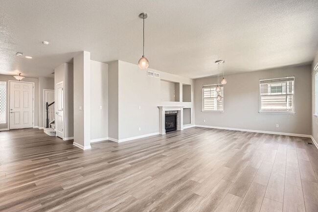 Building Photo - Large Beautiful Rental! Move in by next week!