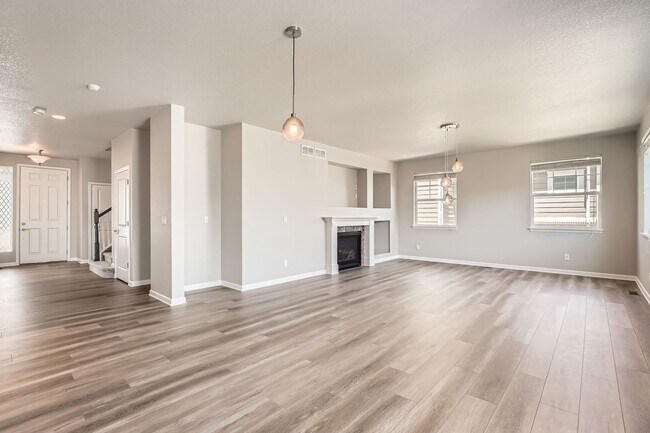 Foto del edificio - Large Beautiful Rental! Move in by next week!