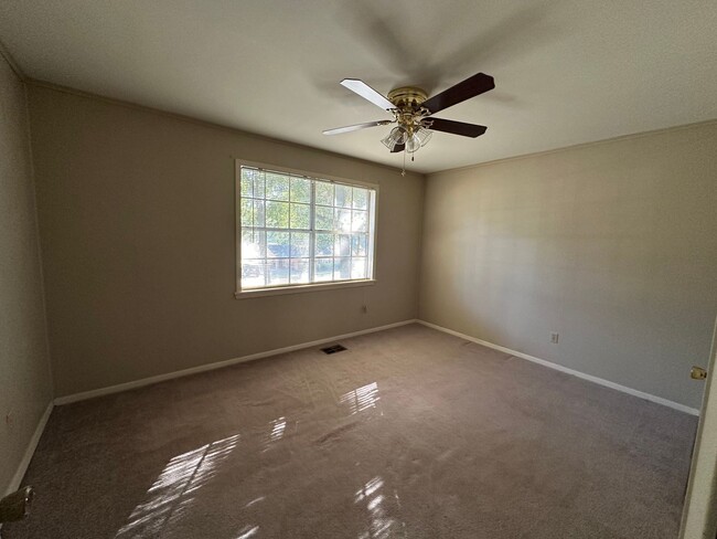 Building Photo - Come look at this 2-bedroom 1-bath home in...