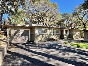 Building Photo - 479A Gossage Ave