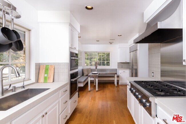 Foto del edificio - 9573 Stuart Ln