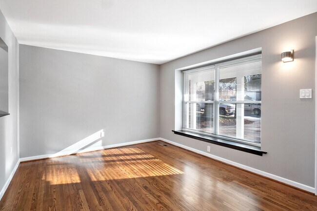 Foto del edificio - 9907 Gilbrook Ave