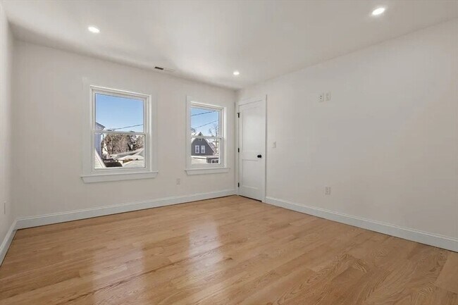 Building Photo - 158 N Beacon St