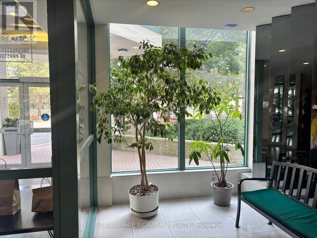 Photo du bâtiment - 4460-4460 Tucana Ct