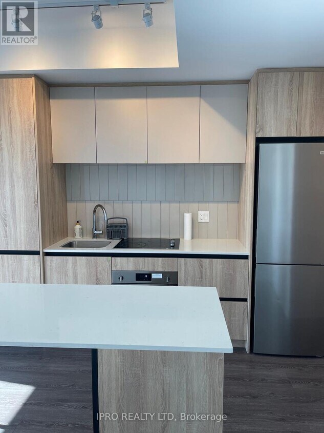Photo principale - 7950-7950 Bathurst St