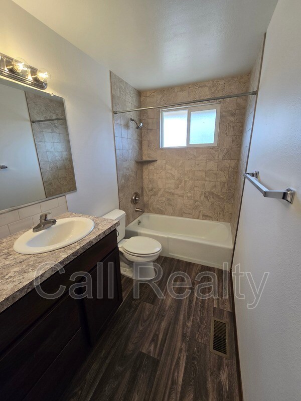 Building Photo - 2116 S Fawn Dr