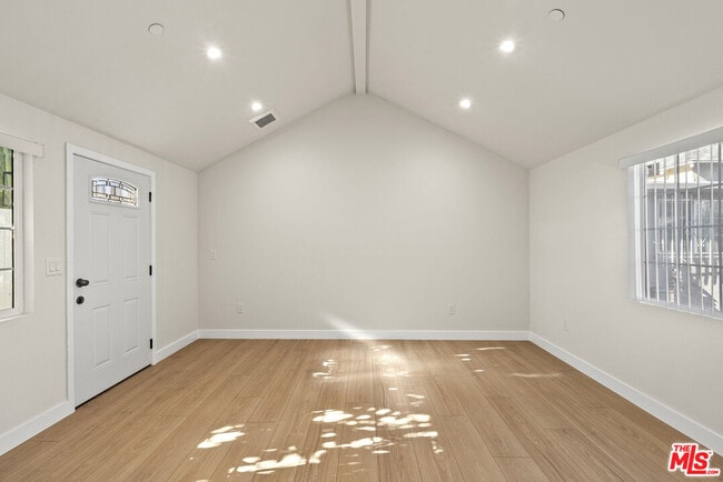 Building Photo - 6516 1/2 Beck Ave